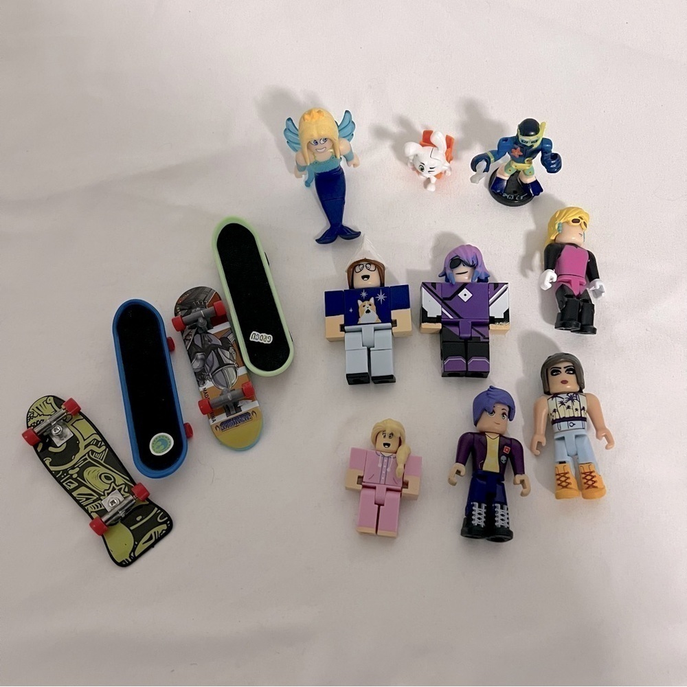 Roblox Lot of Figures Accessories and Misc Toys Skateboards Playtime EUC